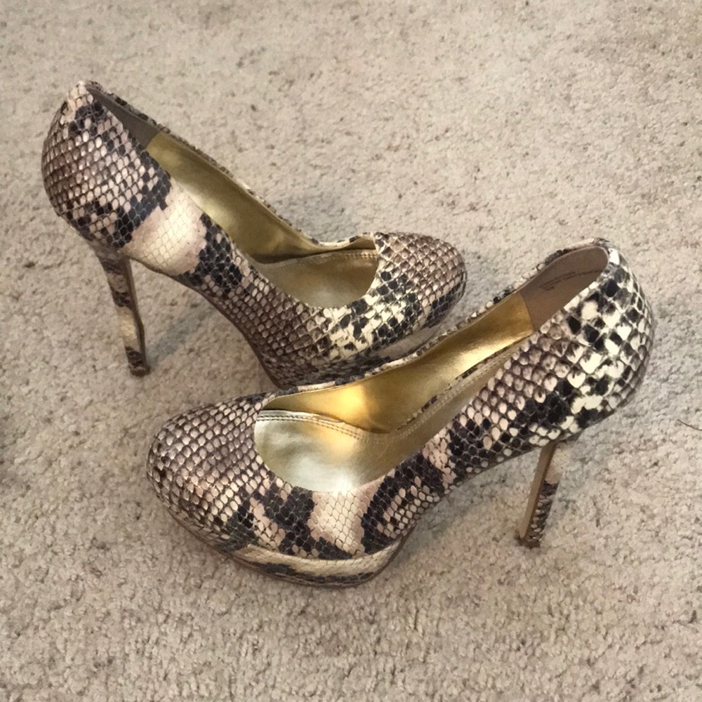 Snake skin pumps